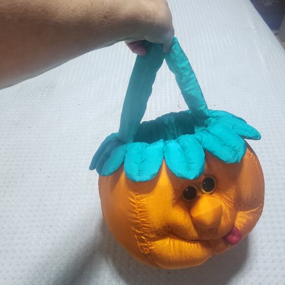 JOELSON INDUSTRIES EUC STUFFED PUMPKIN BASKET TUB FOR HALLOWEEN OR THANKSGIVING - Picture 1 of 6